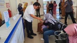 Pastikan Pelayanan Kesehatan Berjalan Maksimal, Bupati Roby Tinjau Puskesmas Teluk Bintan