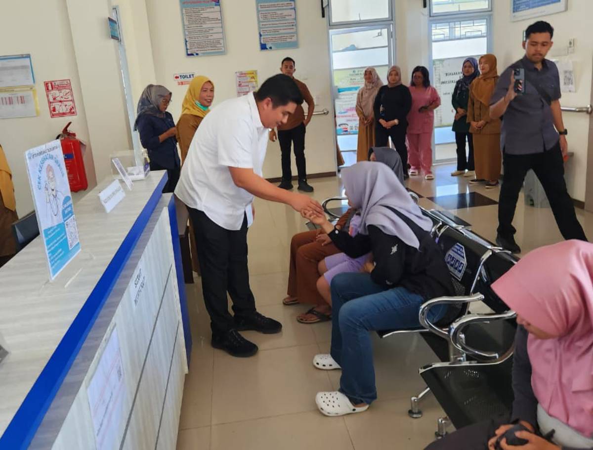 Pastikan Pelayanan Kesehatan Berjalan Maksimal, Bupati Roby Tinjau Puskesmas Teluk Bintan.