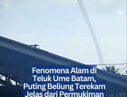 Fenomena Alam di Teluk Ume Karimun, Puting Beliung Terekam Jelas dari Pemukiman Warga