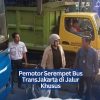 Pemotor Serempet Bus TransJakarta di Jalur Khusus