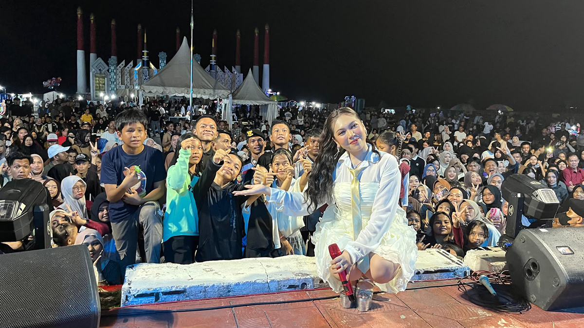 Disambut Bak Superstar, Meidra Bikin Coastal Area Karimun Bergemuruh.