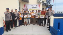 Hari Bhayangkara ke-80, Sat Polairud Tanjungpinang Bagikan Paket Sembako ke Warga Pesisir