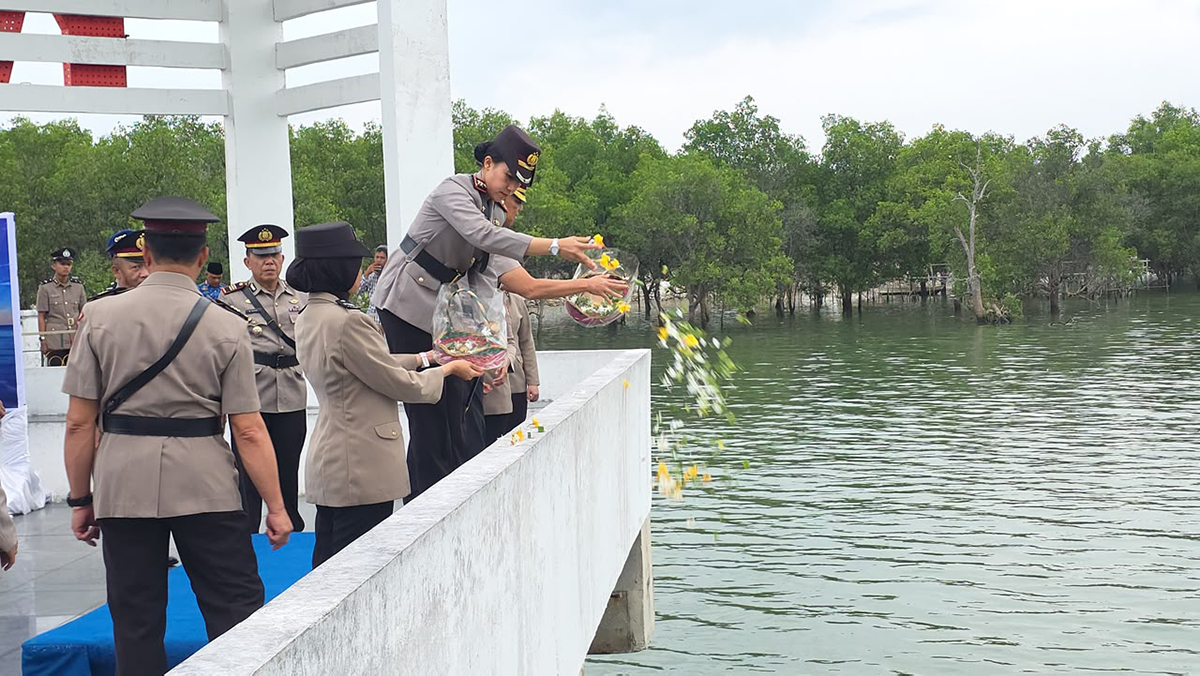 Jelang HUT Bhayangkara 80, Polres Karimun Gelar Tabur Bunga Kenang Jasa Pahlawan.