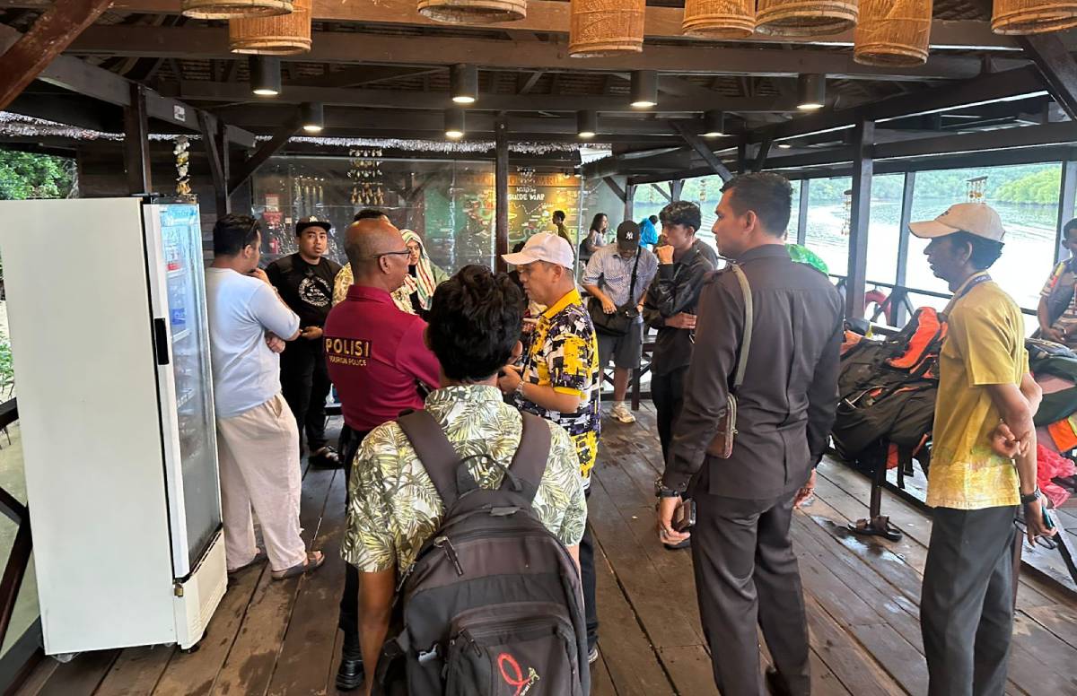 Speedboat Terbalik di Kawasan Wisata Mangrove Lagoi Bintan, Delapan WNA dan Bayi Selamat.