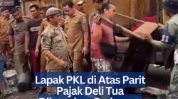 Lapak PKL di Atas Parit Pajak Deli Tua Dibongkar, Pedagang Menangis Saat Penertiban