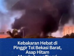 Kebakaran Hebat di Pinggir Tol Bekasi Barat, Asap Hitam Membubung Tinggi