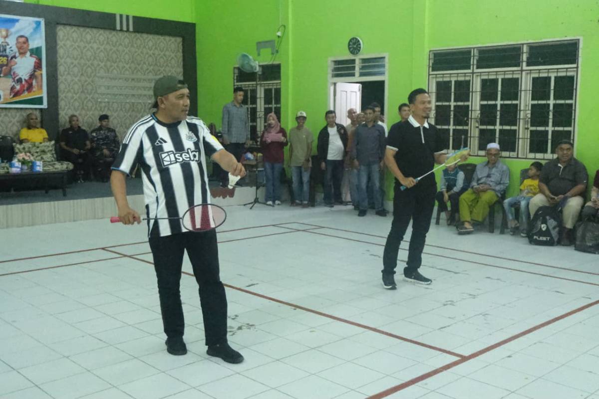 Kejuaraan Badminton Lurah Teluk Uma Perdana Sukses Digelar, Wabup Rocky Beri Apresiasi.