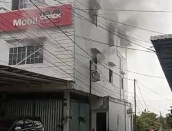 Korsleting Listrik Diduga Jadi Penyebab Kebakaran Ruko di Km 5 Tanjungpinang, Penghuni Selamat Usia Lompat dari Lantai Dua