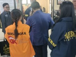 OJK Serahkan Tersangka dan Barang Bukti Kasus PT BPR DCN ke Jaksa Penuntut Umum