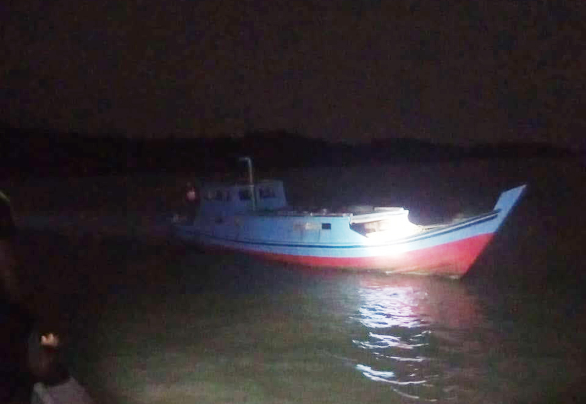 Pria Asal Desa Sanglar Dilaporkan Hilang di Perairan Selat Durian, Diduga Jatuh dari Kapal.