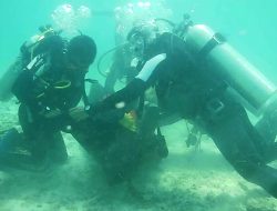 Basarnas Natuna Tutup Latihan SAR Air dengan Simulasi Penyelamatan Korban Pompong Karam di Perairan Senoa