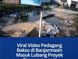Viral Video Pedagang Bakso di Banjarmasin Masuk Lubang Proyek Gorong-gorong‎