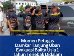 Momen Petugas Damkar Tanjung Uban Evakuasi Balita Usia 1 Tahun Terjebak Didalam Mobil