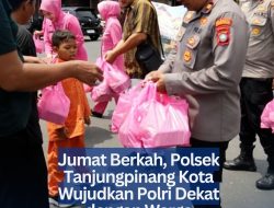 Jumat Berkah, Polsek Tanjungpinang Kota Wujudkan Polri Dekat dengan Warga