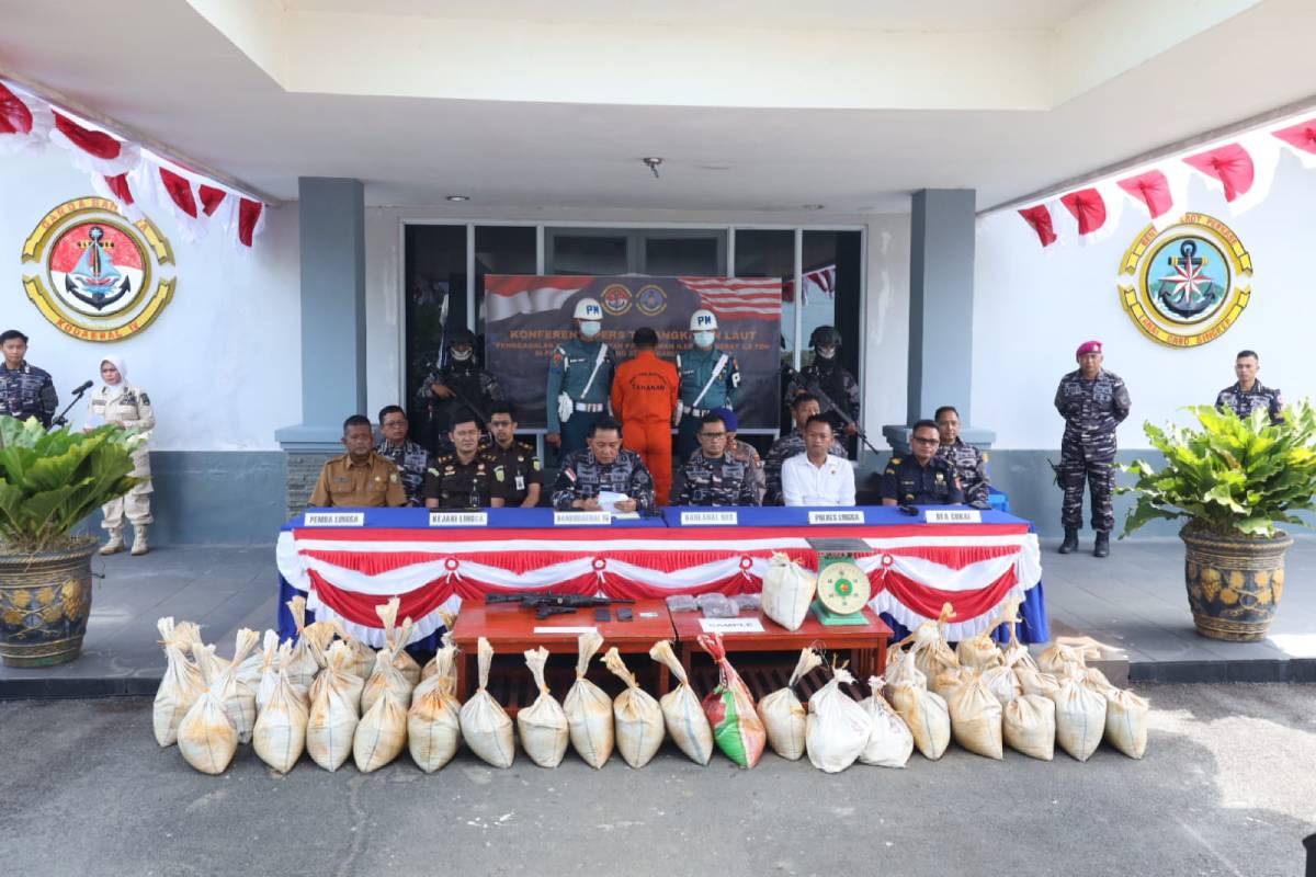 Penyelundupan Pasir Timah Ilegal Digagalkan, TNI AL Selamatkan Potensi Kerugian Rp1,33 Miliar.