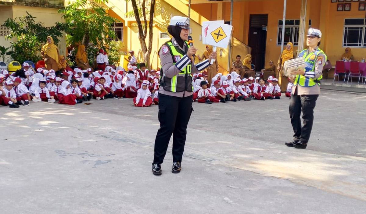 Tanamkan Disiplin Sejak Dini, Satlantas Polresta Tanjungpinang Edukasi Siswa SDN 006.