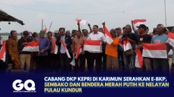 Cabang DKP Kepri di Karimun Serahkan E-BKP, Sembako dan Bendera Merah Putih ke Nelayan Pulau Kundur
