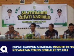 Bupati Karimun Serahkan Insentif RT/RW Kecamatan Tebing Senilai Rp 92 Juta