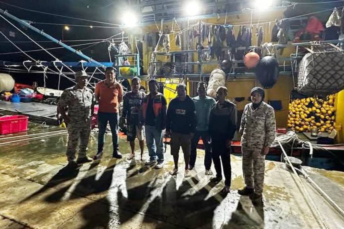 KM Samudra Jaya Kelautan Ditemukan Setelah Enam Hari Hilang Kontak, ABK Dievakuasi Nelayan Malaysia.