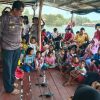 Meriahkan HUT RI ke 81, Bhabinkamtibmas Kelurahan Tanjung Unggat Gelar Lomba Permainan Rakyat