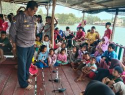 Meriahkan HUT RI ke 81, Bhabinkamtibmas Kelurahan Tanjung Unggat Gelar Lomba Permainan Rakyat