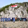 Meriahkan HUT ke-81 RI, Bendera Raksasa Dibentangkan di Pulau Sahi Natuna