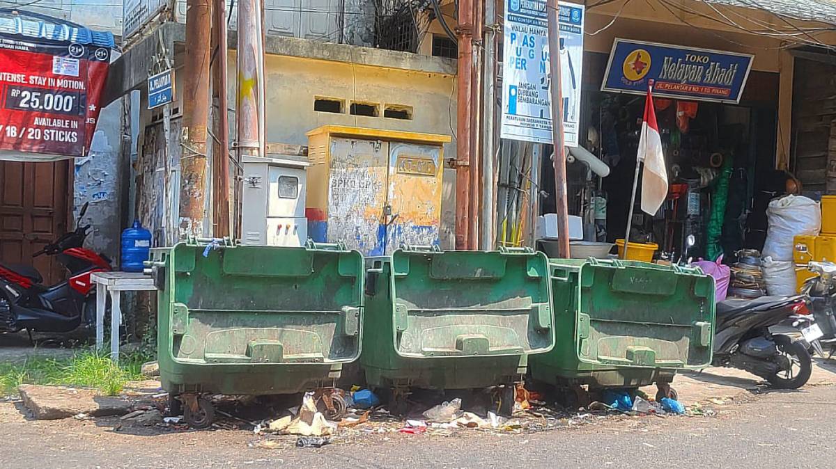 Pedagang Keluhkan Bau Menyengat dari Tong Sampah Pelantar II Tanjungpinang, Ganggu Kenyamanan Sekitar.