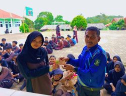 Pelajar Hinterland Terima Bantuan Ongkos Kapal, Rp30 Juta untuk Siswa SMAN 1 Moro