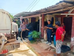 Polsek Bukit Bestari Salurkan 5 Ton Air Bersih Untuk Warga Dompak