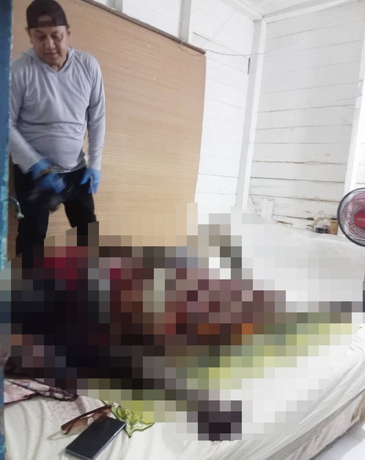 Seorang Pria di Tanjungpinang Ditemukan Tewas Membusuk di Kamarnya.