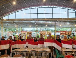 Semarakkan HUT ke-81 RI, Diskop UKM Kepri Bagikan 150 Bendera Merah Putih kepada Pelaku UMKM di Bintan