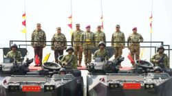 Wakil Panglima TNI Bersama Sejumlah Pejabat Negara Dianugerahi Warga Kehormatan dan Brevet Korps Marinir