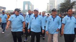 Gubernur Ansar Bersama Alumni UNRI dan PMRJ Meriahkan Fun Walk HUT ke-81 RI di Jakarta