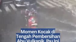 Momen Kocak di Tengah Pembersihan Abu Vulkanik, Ibu Ini Santai Disiram Air Damkar