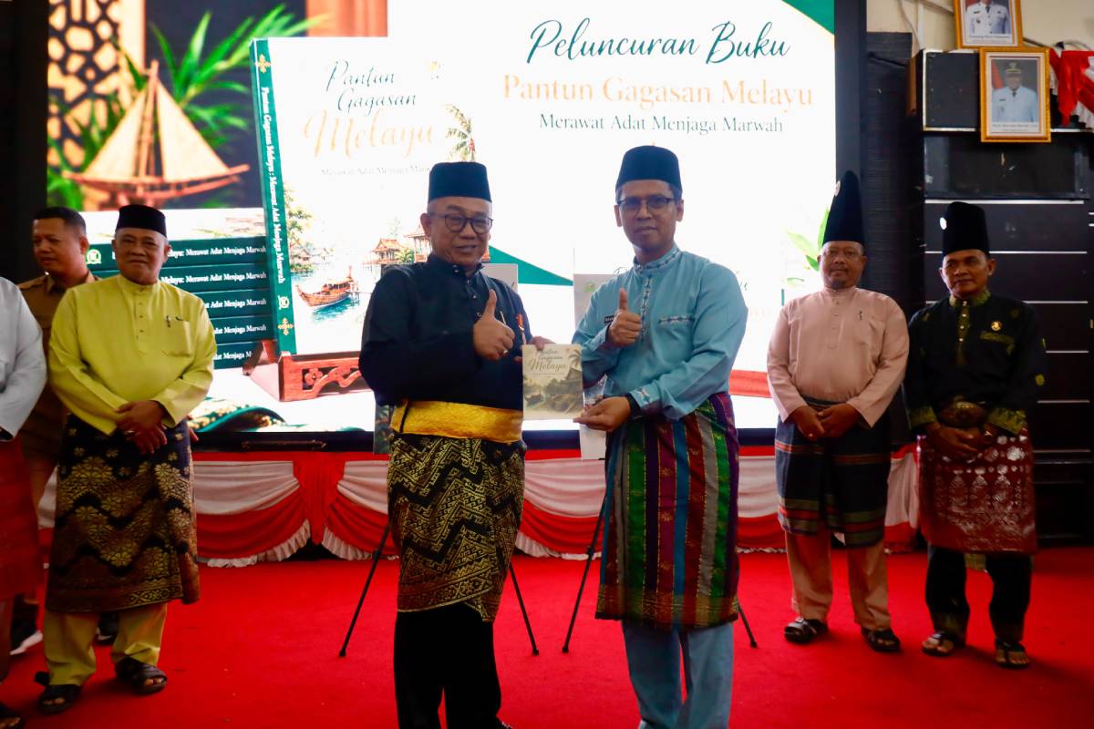 Buka Sembang Budaya, Bupati Karimun Tekankan Pentingnya Pelestarian Pantun Selaras Visi "Karimun Maju, Sejahtera, dan Berbudaya".