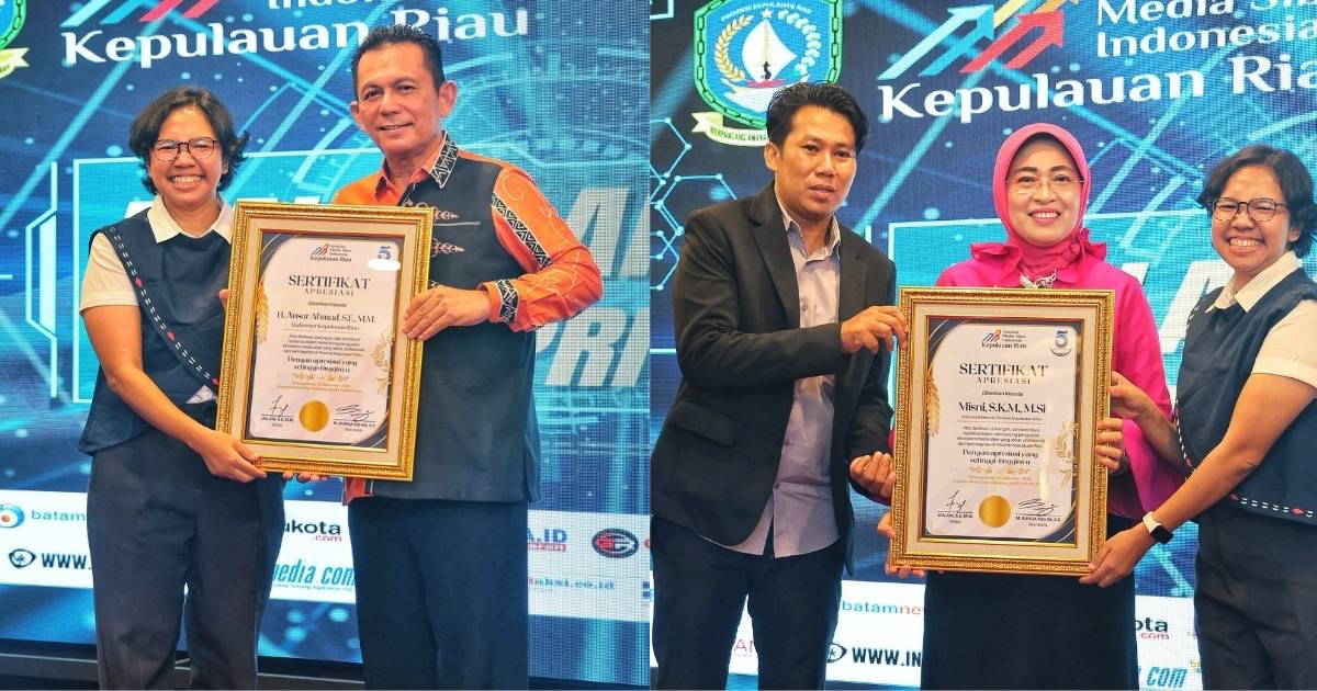 Gubernur Ansar dan Sekda Misni Terima Penghargaan AMSI Kepri.