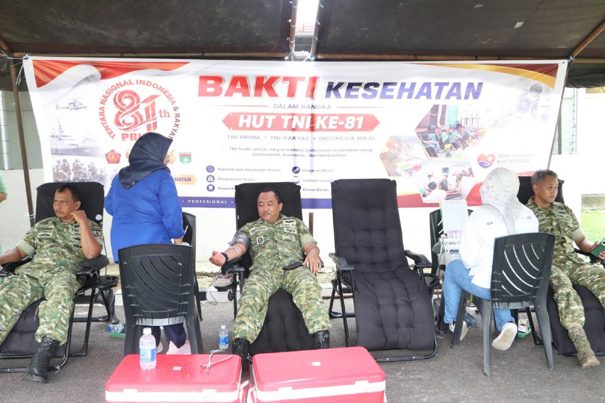 HUT ke-81 TNI, Kodim 0317/TBK Gelar Bakti Kesehatan Layani Donor Darah dan Sunat Gratis bagi Masyarakat