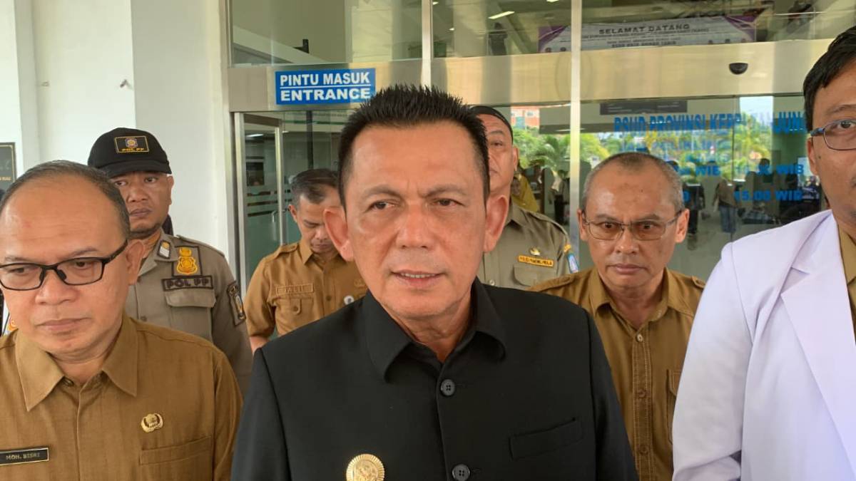 Kualitas Udara Memburuk Akibat Asap Kiriman, Gubernur Ansar Imbau Warga Pakai Masker.
