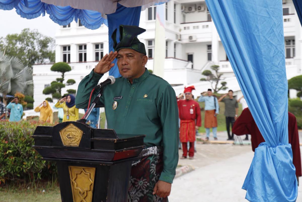 Pimpin Upacara HUT ke-24 Kepri di Karimun, Wabup Rocky Tekankan Pentingnya Kerja Nyata Membangun Daerah.