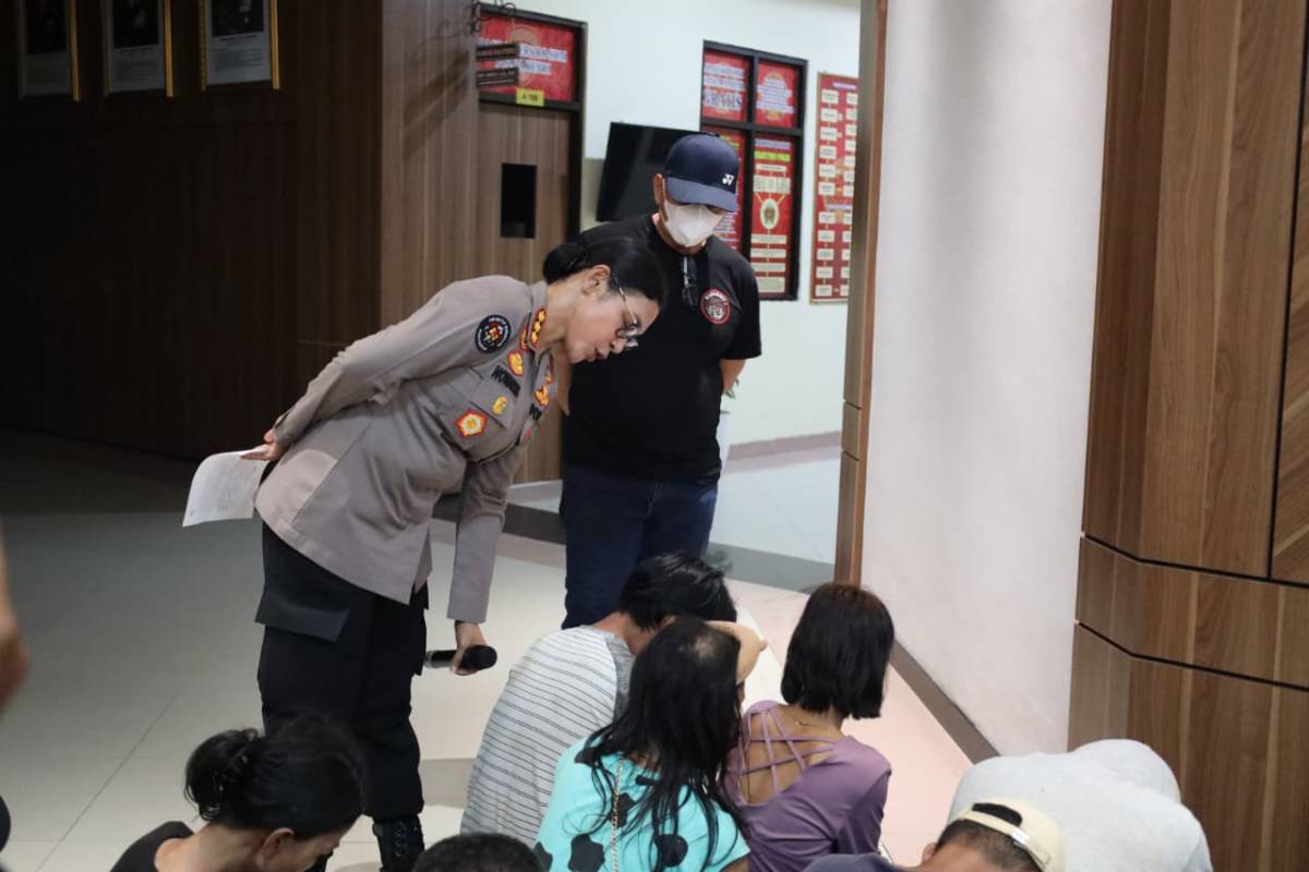 Polda Kepri Amankan 114 Orang Positif Narkoba Saat Gelar Razia di Kampung Madani.