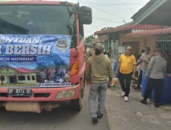 Polsek Tanjungpinang Kota Salurkan 15 Ribu Liter Air Bersih di Kampung Bugis