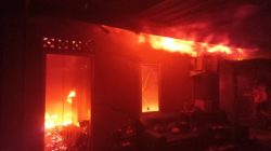 Sebuah Rumah di Tanjungpinang Ludes Terbakar, Kerugian Capai Rp300 Juta.
