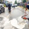 Tumpahan Solar Sebabkan Jalan Kawasan DI Panjaitan Licin, Sejumlah Pengendara Jatuh