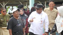 Wako Lis Serahkan Kartu Bima Sakti dan Bahan Pokok Kepada Warga di Tiga Lokasi di Tanjungpinang