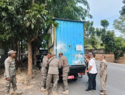 Satpol PP Tanjungpinang Tertibkan Lapak Kontainer PKL di KM 6 dan Bintan Center