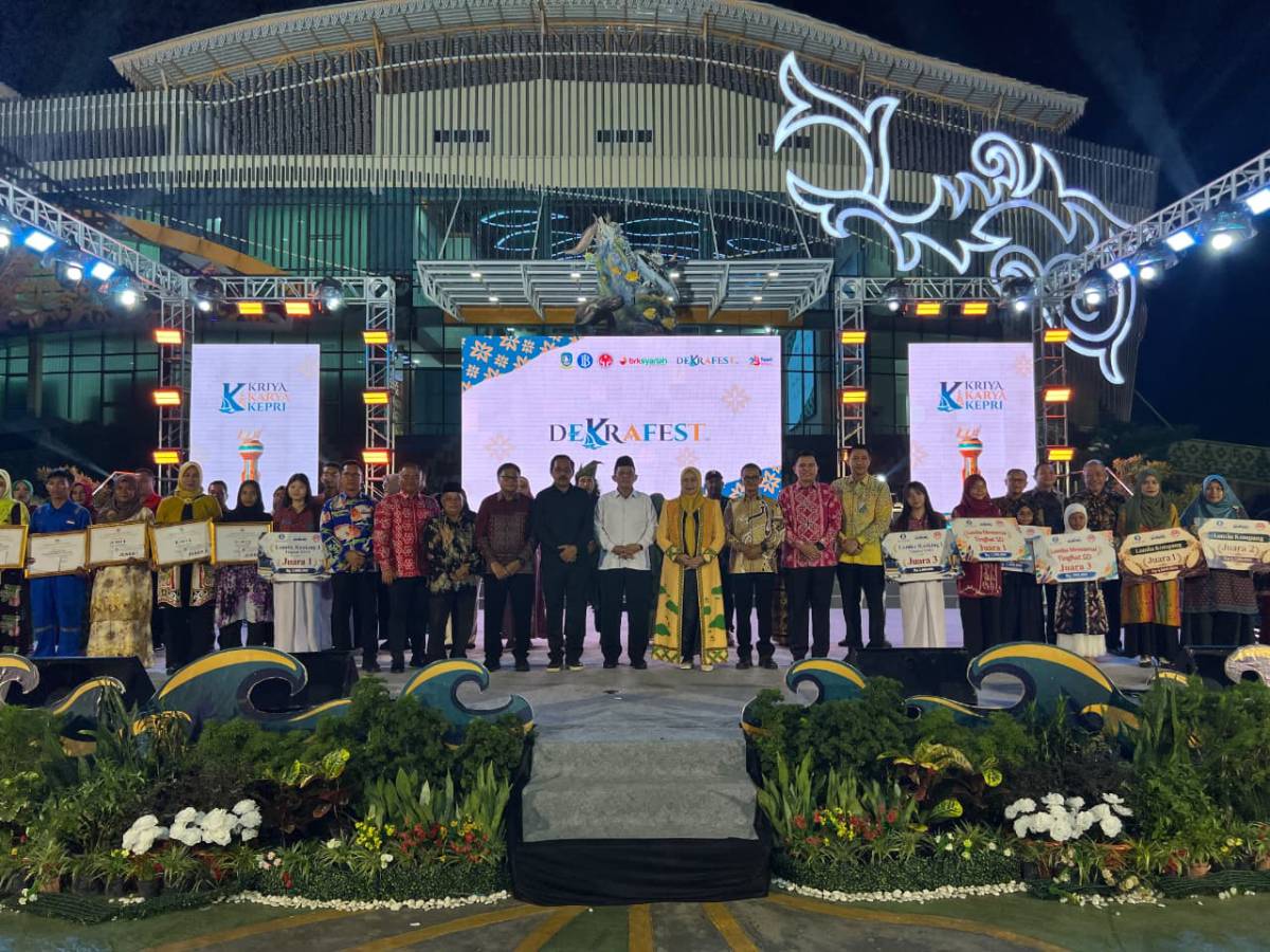 Dorong Ekonomi Kreatif, Malam Puncak Dekrafest 2026 Berlangsung Meriah.