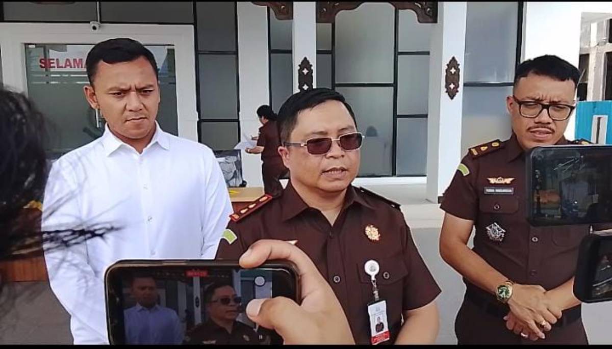 Dugaan Korupsi Lahan Stadion Busung, Mantan Kadis Perkim Diperiksa Kejari Bintan.