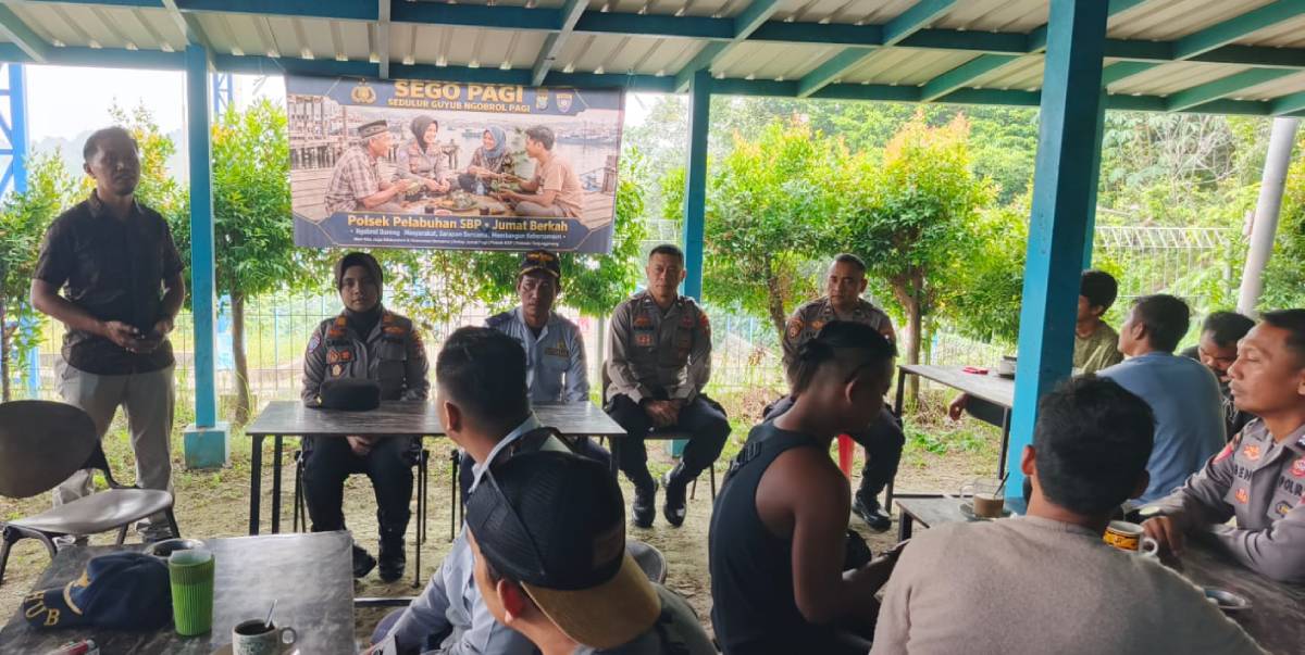 Gelar 'Sego Pagi' di Pelabuhan Roro Dompak, Polsek KKP Tanjungpinang Serap Aspirasi Supir Lori dan Buruh.