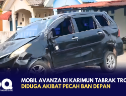 Mobil Avanza di Karimun Tabrak Trotoar Diduga Akibat Pecah Ban Depan
