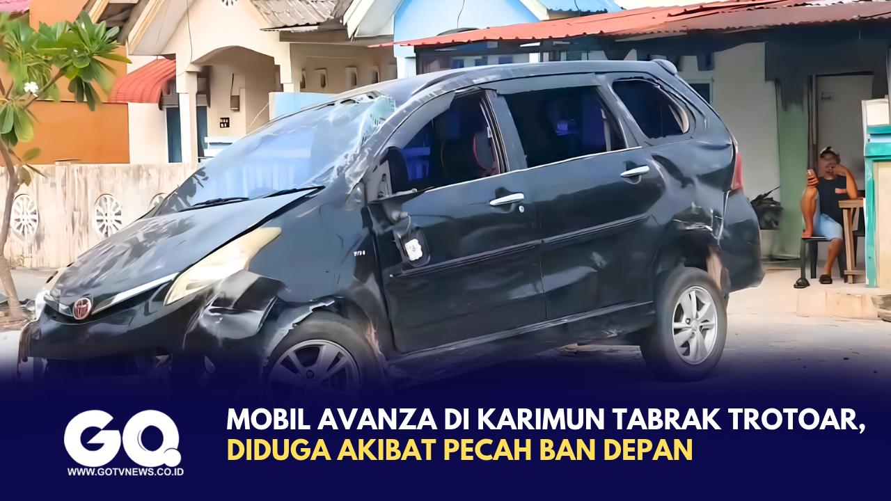 Mobil Avanza di Karimun Tabrak Trotoar Diduga Akibat Pecah Ban Depan.